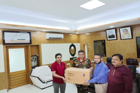 অগ্নিদগ্ধদের চিকিৎসা সহায়তা দিলেন গাজীপুরের আকরাম